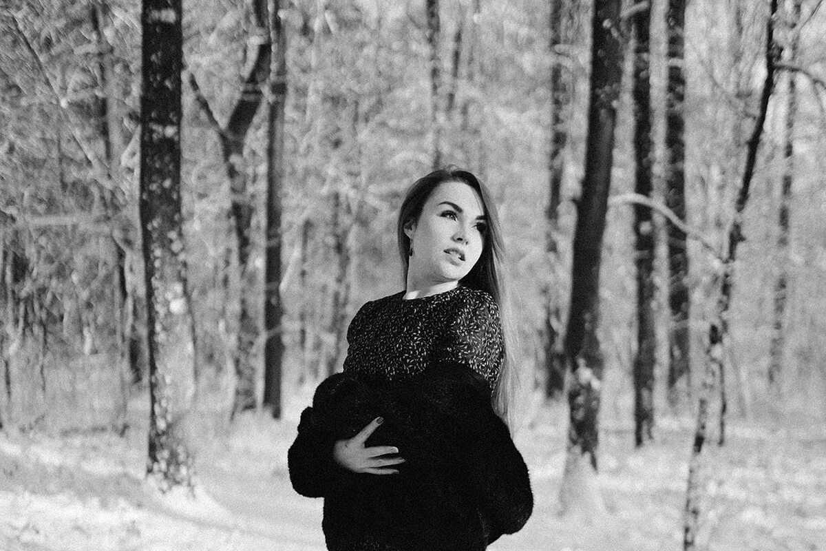 czarno biały portret kobiety