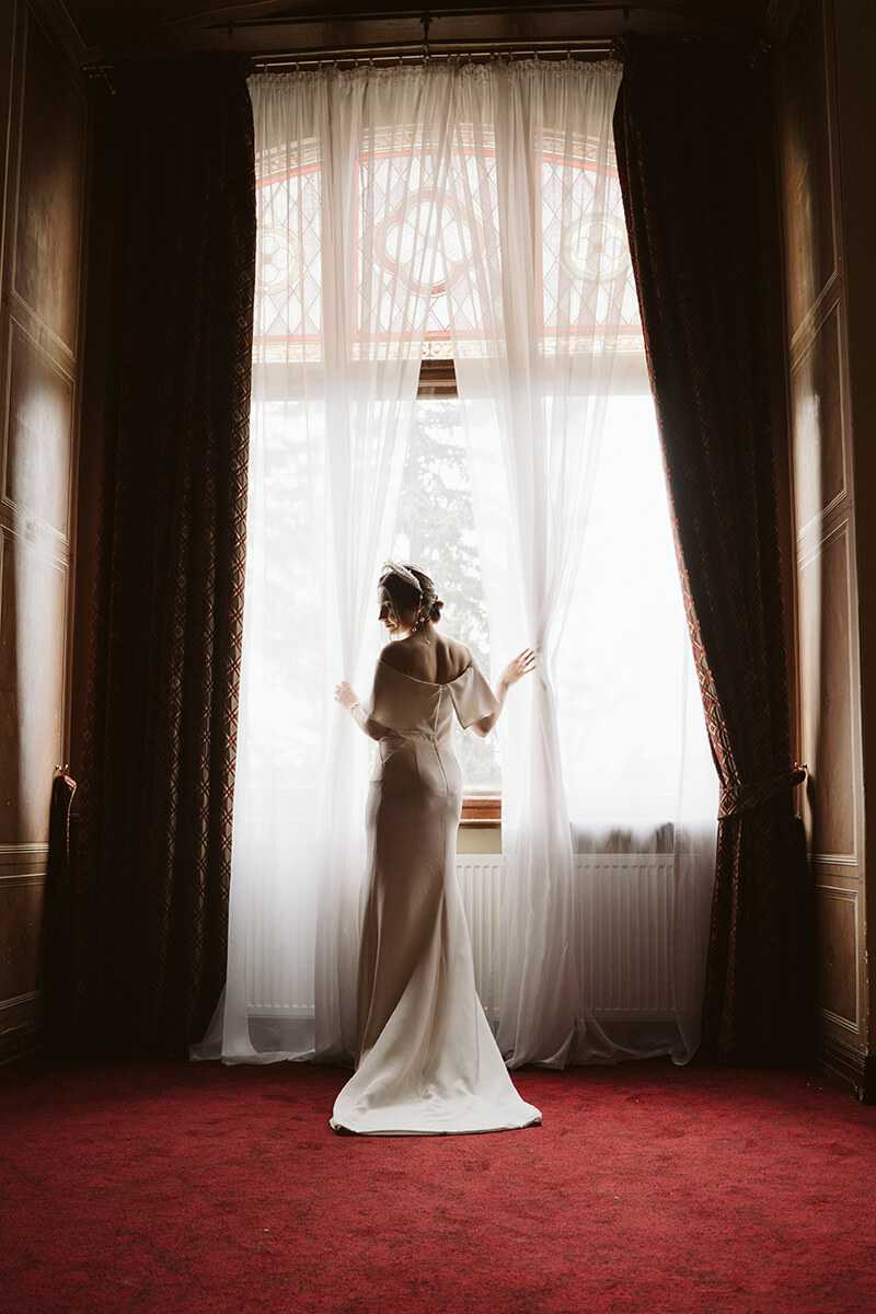 portret panny młodej w pałacu