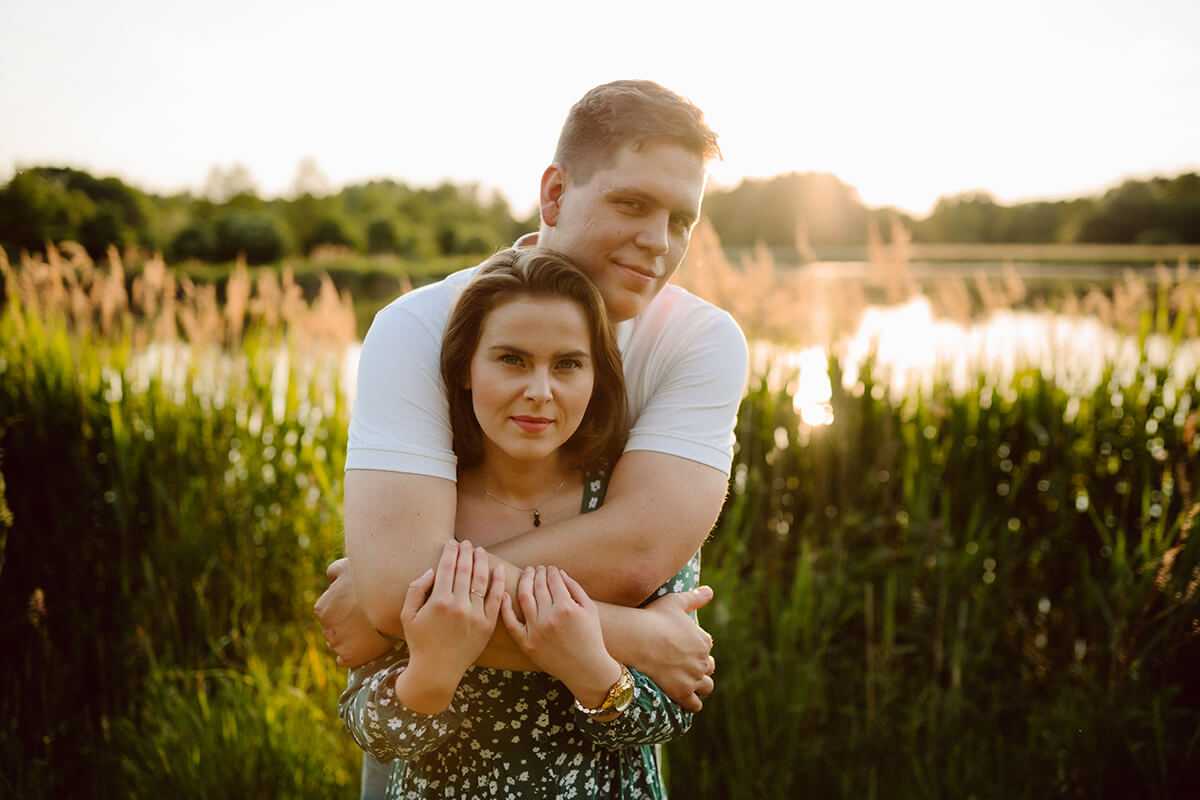 sesja narzeczenska bliskość podczas sesji zdjęciowej
