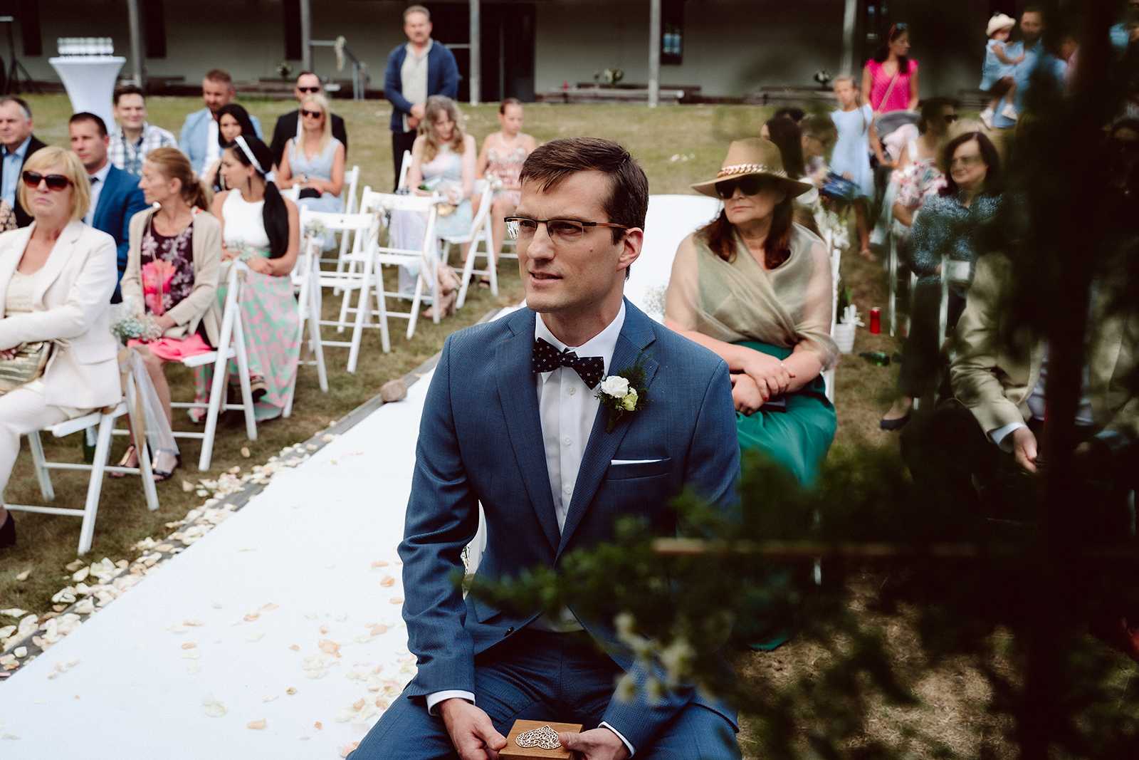 świadek na ślubie w plenerze